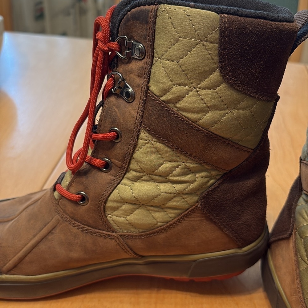 KEEN Elsa II Women’s Quilted Leather Boots.  Size 7 - Picture 7 of 10